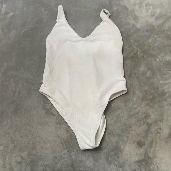 New! Beach Riot Reese White Ribbed One Piece Swimsuit  24692 - Picture 2 of 7